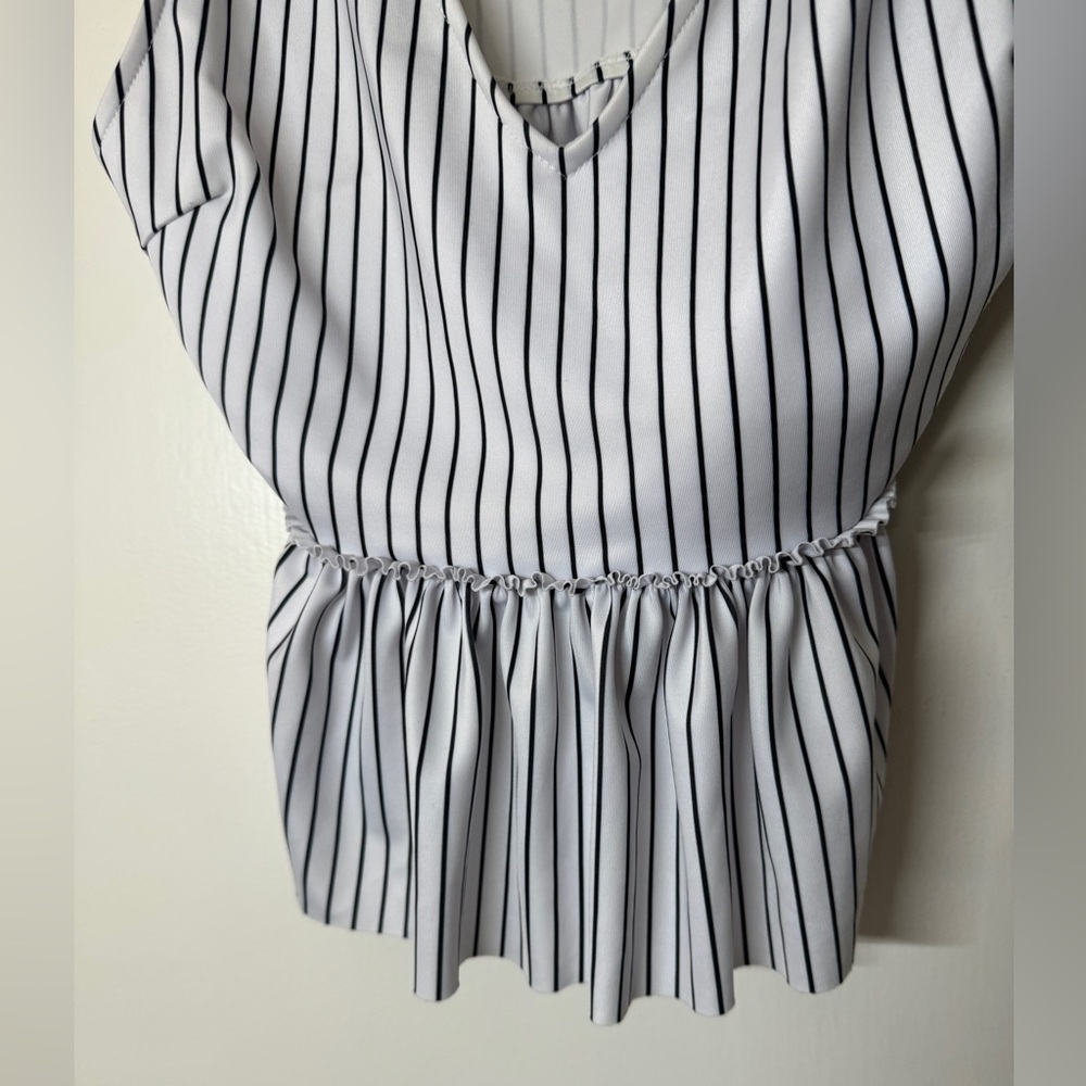 Kortni Jeane White Black Striped Peplum Bikini Swim Swimmers Top Size Small - Picture 6 of 12